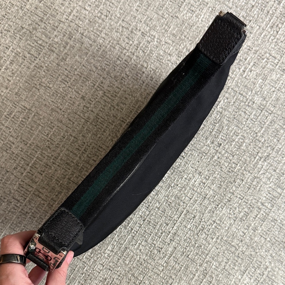 Gucci Shoulder Bag with Green-Trim Strap - Picture 5 of 7